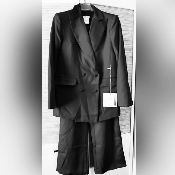 NWT TS Couture Elegant Formal Suit with Satin Lapel - Picture 2 of 9